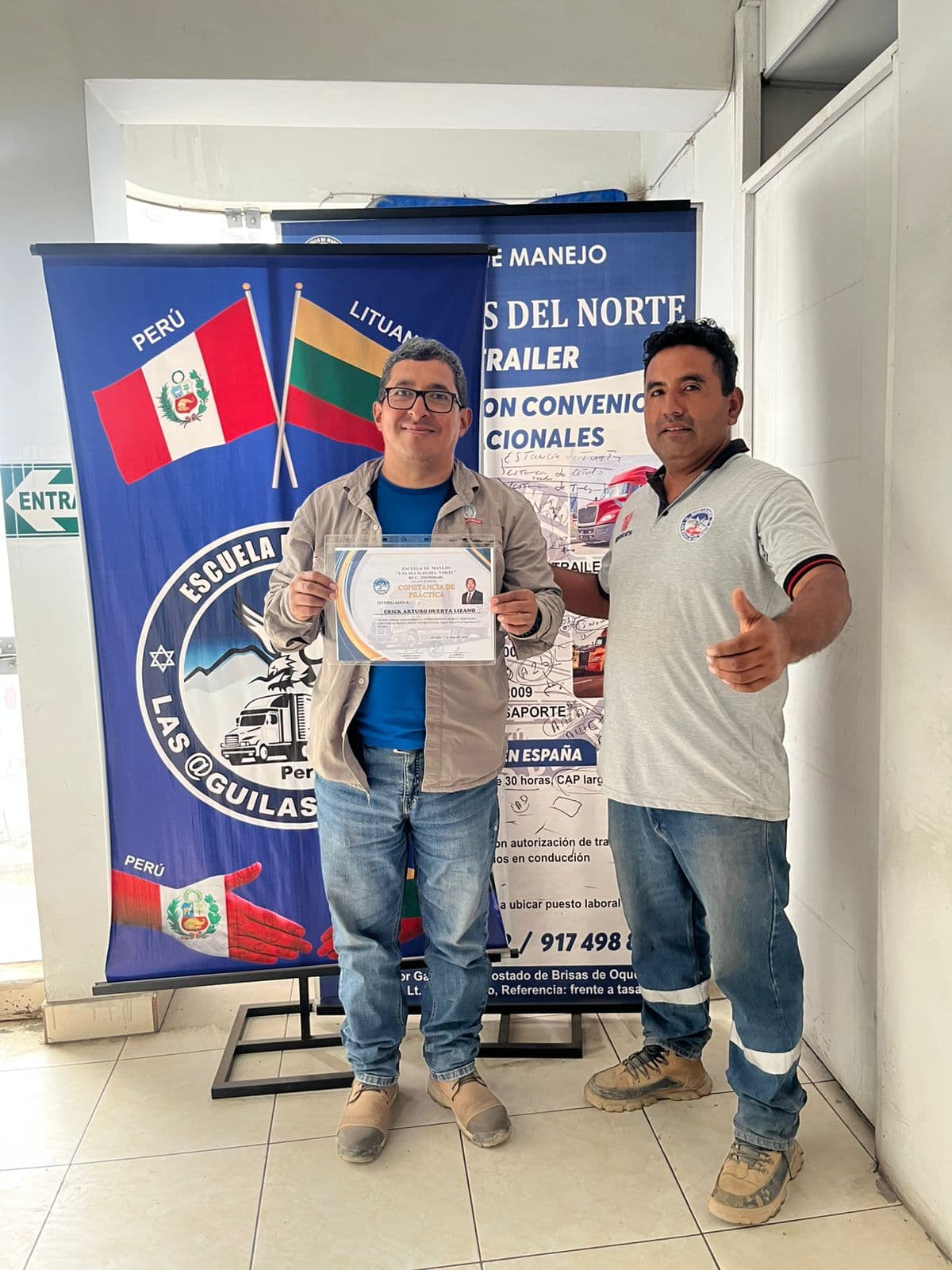 Egresado trabajando con Certiadulto